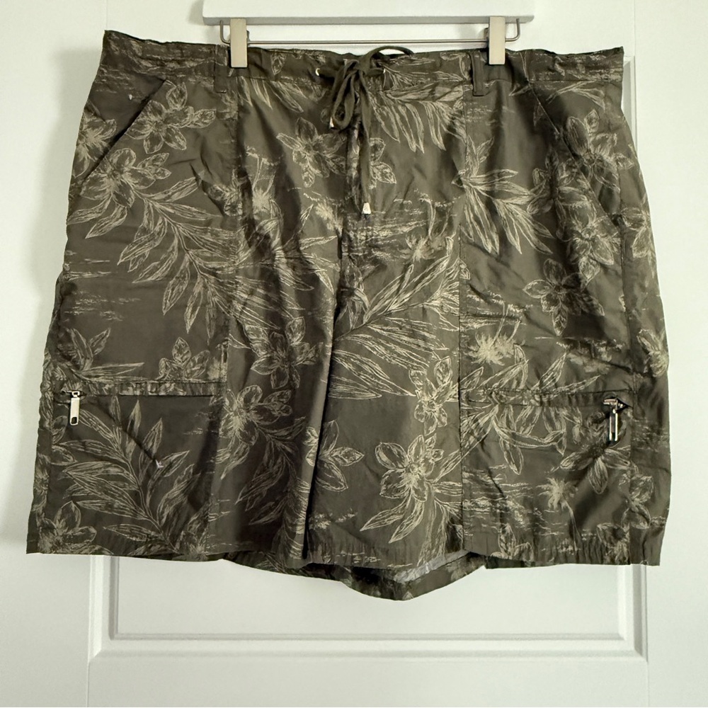 Gloria Vanderbilt Gray Patterned Shorts